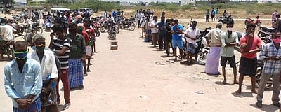 மதுக் கடைகளில் கூட்டம் அலைமோதல்