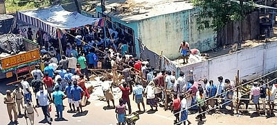 மதுக் கடைகளில் அலைமோதிய கூட்டம்