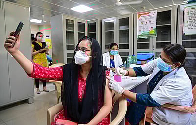 தடுப்பூசி போடாவிட்டால் ஊதியம் இல்லை: உஜ்ஜைன் நகராட்சி முடிவு