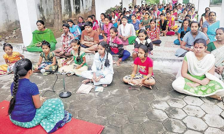 13 வயது சிறுமி அசத்தல்! ஆன்லைனில் ஆன்மிகக் கதைகள்