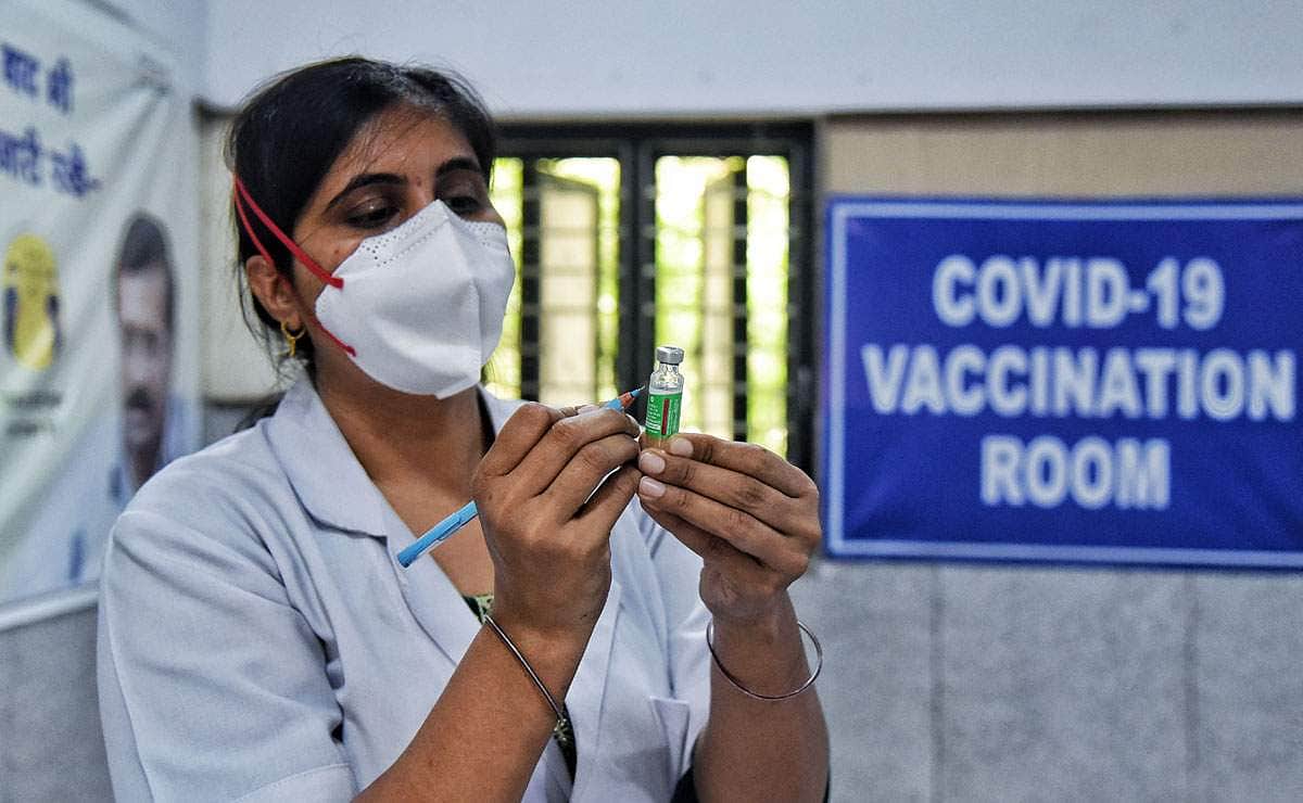 தடுப்பூசி செலுத்த ஆர்வம் காட்டிய பொதுமக்கள் - புகைப்படங்கள்