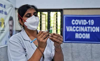 தடுப்பூசி செலுத்த ஆர்வம் காட்டிய பொதுமக்கள் - புகைப்படங்கள்