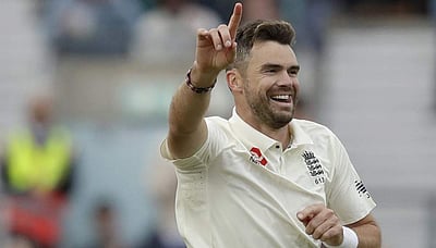 அதிக டெஸ்டுகளில் விளையாடிய இங்கிலாந்து வீரர்: ஜேம்ஸ் ஆண்டர்சனின் புதிய சாதனை