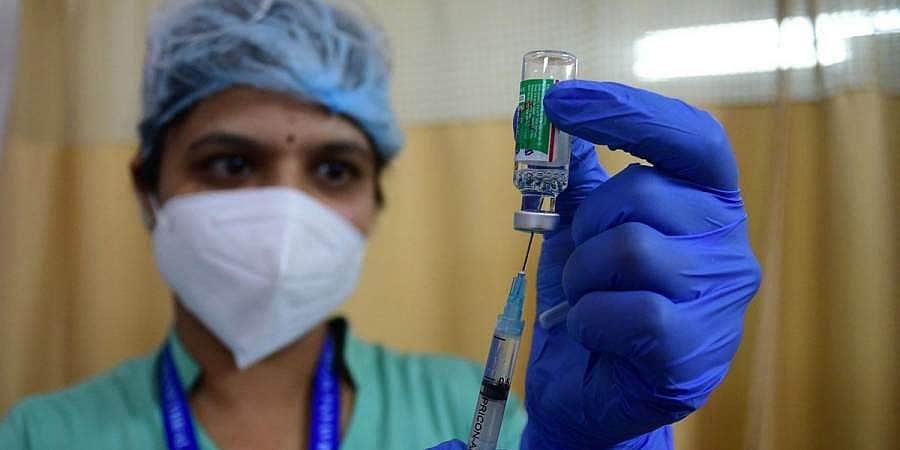 தடுப்பூசியை வீணாக்கியதில் ஜார்க்கண்ட் முதலிடம்: சபாஷ் வாங்கும் கேரளம், மே.வங்கம்