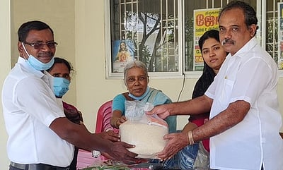 கரோனா நிவாரண உதவிகள் அளிப்பு