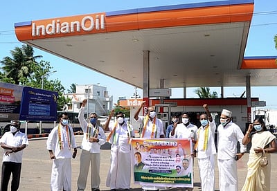 பெட்ரோல், டீசல் விலை உயா்வைக் கண்டித்து காங்கிரஸ் ஆா்ப்பாட்டம்