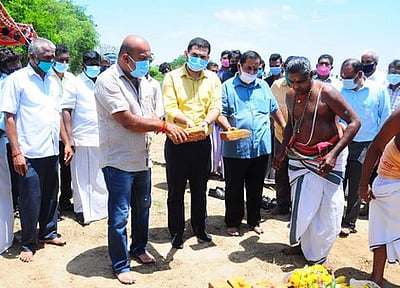 அரசலாற்றில் ரூ.4.50 கோடியில் பாலம் கட்டுமானப் பணி தொடக்கம்