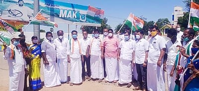 பெட்ரோல், டீசல் விலை உயர்வைக் கண்டித்து மானாமதுரையில் காங்கிரஸார் ஆர்ப்பாட்டம்