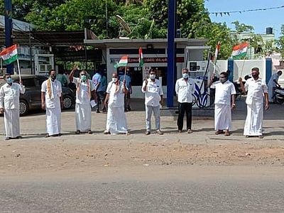 பெட்ரோல், டீசல் விலை உயர்வை கண்டித்து மன்னார்குடியில் காங்கிரஸ் கட்சி ஆர்ப்பாட்டம்