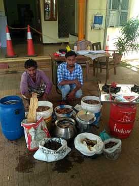 வீட்டில் சாராயம் காய்ச்சிய 2 போ் கைது