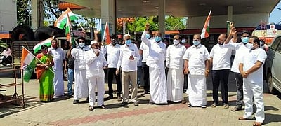 பெட்ரோல், டீசல் விலை உயர்வைக் கண்டித்து புதுக்கோட்டையில் காங்கிரஸார் ஆர்ப்பாட்டம்
