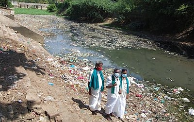 ஆறுகளில் கழிவுநீா் கலப்பதைத் தடுக்கக் குழு அமைக்க வலியுறுத்தல்