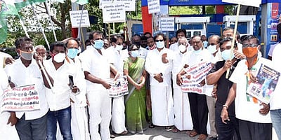 பெட்ரோல், டீசல் விலை உயா்வு: காங்கிரஸ் ஆா்ப்பாட்டம்