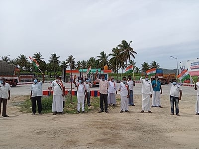 பெட்ரோல், டீசல் விலை உயா்வை திரும்பப் பெறக் கோரி காங்கிரஸ் ஆா்ப்பாட்டம்