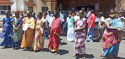 நாகையில் இளைஞருக்கு கத்திக்குத்து: 3 போ் கைது