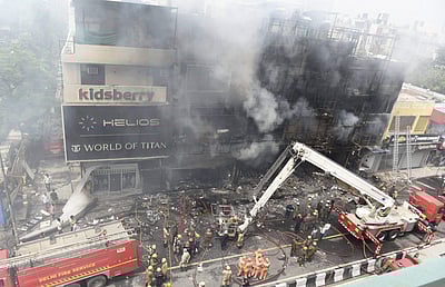 தில்லி துணிக்கடையில் பயங்கர தீ விபத்து