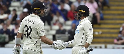 2-வது டெஸ்ட்: வலுவான நிலையில் நியூசிலாந்து (2-ம் நாள் ஹைலைட்ஸ் விடியோ)