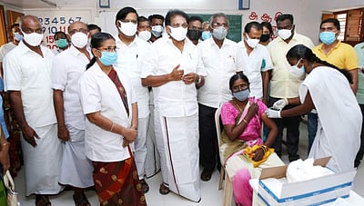 அருப்புக்கோட்டையில் ஒரே நாளில் 900-க்கு மேற்பட்டோருக்கு தடுப்பூசி செலுத்தல்