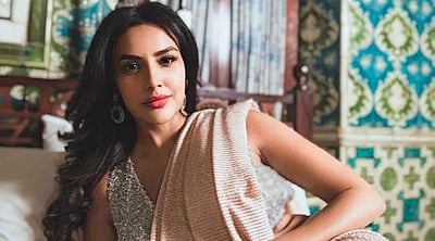 ப்ரியா ஆனந்த் நடித்துள்ள ஹிந்திப் பாடல் (விடியோ)