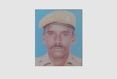 காரைக்குடி அருகே கார் மோதி காவலர் பலி