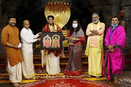 திருமலையில் மத்திய அமைச்சா் வழிபாடு