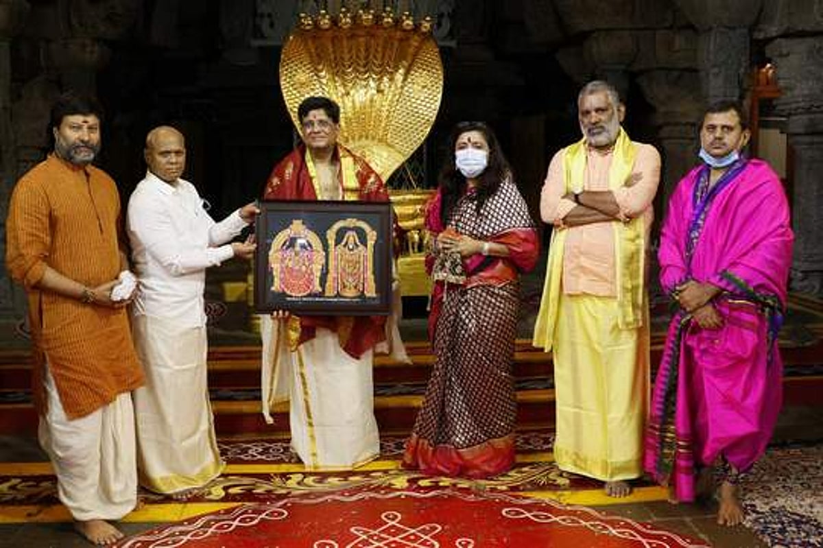 திருமலையில் மத்திய அமைச்சா் வழிபாடு