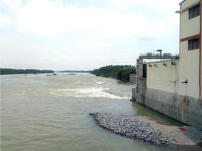 காவிரியில் தண்ணீர் திறப்பு: கதவணைகளில் மின் உற்பத்தி அதிகரிப்பு