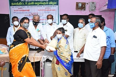 கூலித் தொழிலாளா் குடும்பங்களுக்கு நிவாரணம்