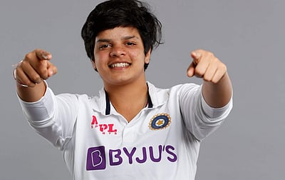 இங்கிலாந்து மகளிர் அணி முதல் பேட்டிங்: இந்திய அணியில் ஷெபாலி வெர்மா அறிமுகம்