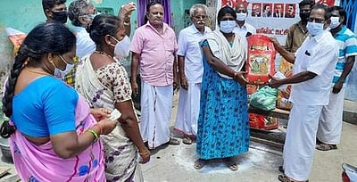 நிவாரணப் பொருள்கள் வழங்கல்