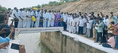 கிருஷ்ணா நதி நீர் தமிழகம் வந்தடைந்தது!