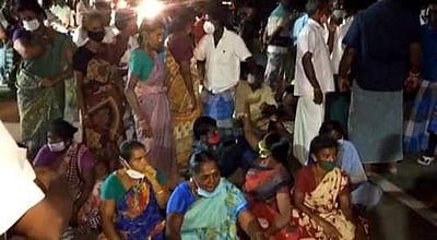 திருப்புவனம் காவல் நிலையத்தை முற்றுகையிட்டு பொதுமக்கள் போராட்டம்