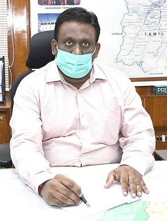 தேனி மாவட்ட ஆட்சியா் பொறுப்பேற்பு