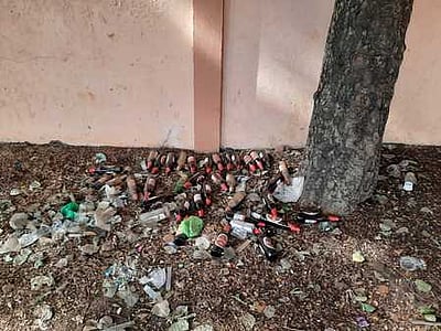 அரசுப் பள்ளி வளாகங்களை மதுக் கூடமாக்கும் சமூக விரோதிகள்!