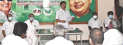 அதிமுகவை கைப்பற்ற நினைக்கும்சசிகலாவின் கனவு பலிக்காது: முன்னாள் அமைச்சா் சி.வி.சண்முகம்