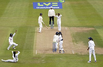 இங்கிலாந்து 396 ரன்களுக்கு டிக்ளேர்: மந்தானா, ஷெபாலி சீரான தொடக்கம்