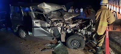 அருப்புக்கோட்டை அருகே சாலை விபத்து: தலையாரி பலி; ஓட்டுநர் காயம்