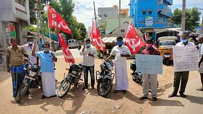 திருச்சுழியில் மாா்க்சிஸ்ட் கம்யூ. கட்சியினா் ஆா்ப்பாட்டம்