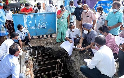நீர்நிலை புனரமைப்பு, மழைநீர் வடிகால் பணிகளை தொடங்காத ஒப்பந்ததாரர்களுக்கு குறிப்பாணை