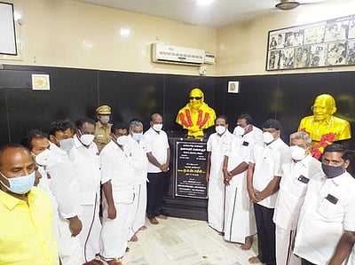 திருக்குவளையில் கருணாநிதி சிலைக்கு அமைச்சா் மா. சுப்பிரமணியன் மரியாதை