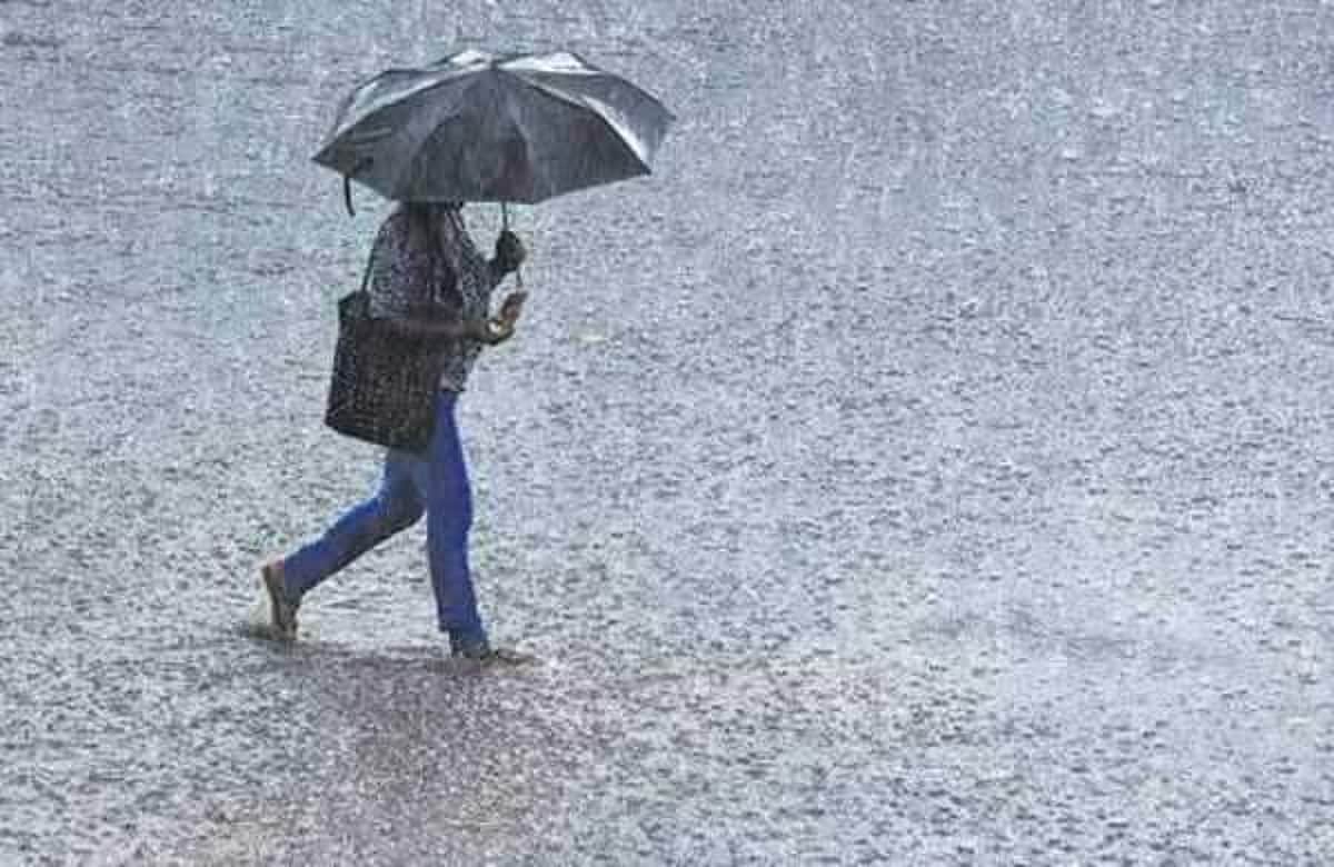 தில்லியின் ஒரு சில பகுதிகளில் பலத்த காற்றுடன் கனமழை