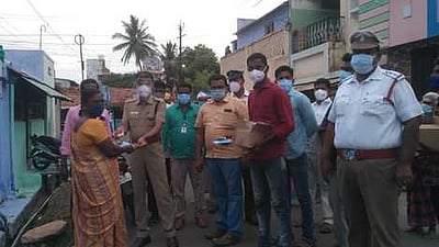 சத்தியமங்கலத்தில் 10 ஆயிரம் பேருக்கு முகக் கவசம், கிருமிநாசினி