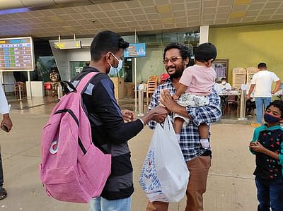 துபையில் கரோனா பாதிப்பால் தாயை இழந்த 11 மாத குழந்தை விமானம் மூலம் திருச்சி வந்தது