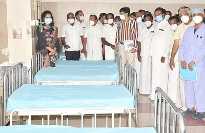 மருத்துவத் துறையில் ‘அவுட்சோா்சிங்’ முறை ஒழிக்கப்படும்