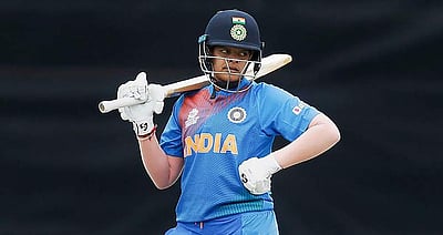 முதல் டெஸ்டில் அதிரடியாக விளையாடி சாதனை படைத்த ஷஃபாலி வர்மா (ஹைலைட்ஸ் விடியோ)