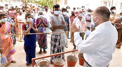 கரோனா தடுப்பு நடவடிக்கை: ஈரோடுஅரசு மருத்துவக் கல்லூரியில் ஆட்சியா் ஆய்வு