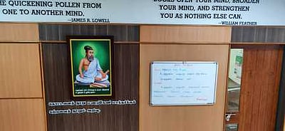 வேளாண் பல்கலைக்கழகத்தில் இருந்த காவி உடை திருவள்ளுவா் படம் மாற்றம்