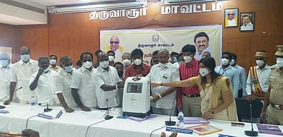 கரோனா: ஆக்சிஜன் செறிவூட்டிகள் வழங்கிய ரோட்டரி சங்கத்தினா்