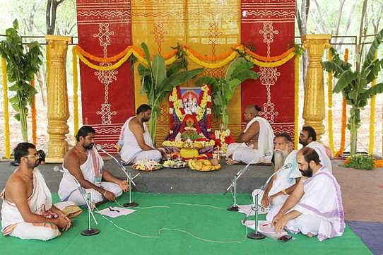 திருப்பதியில் சுக்லாதேவி அா்ச்சனை