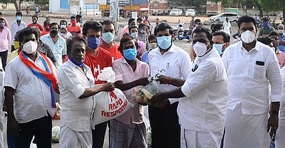 முடிதிருத்துவோருக்கு நிவாரண உதவிகள்